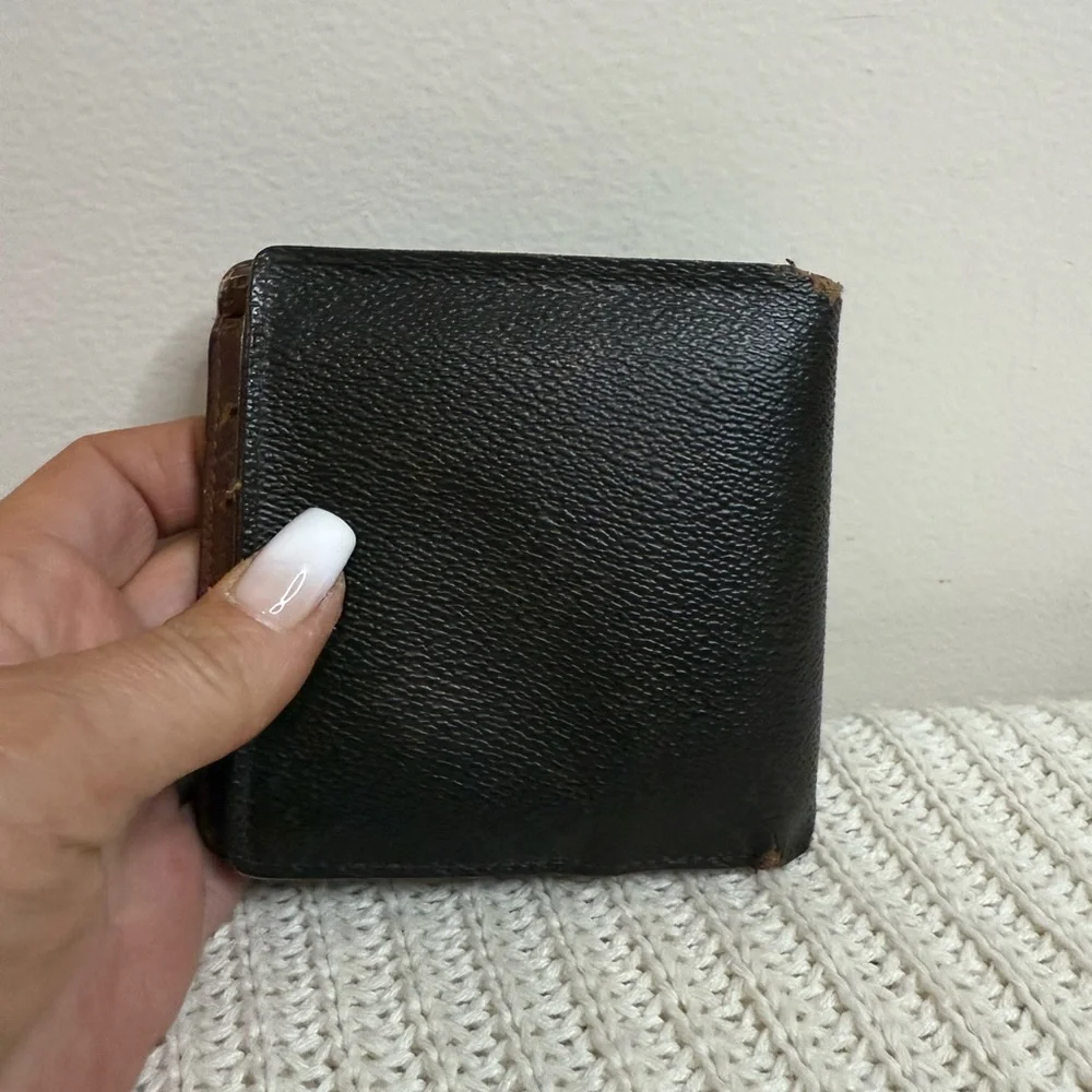 Louis Vuitton Men's monogram canvas and Leather Bi-Fold Wallet - project